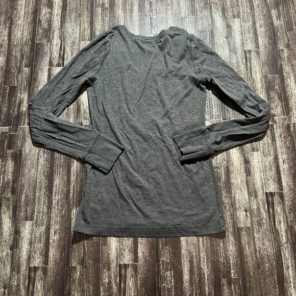 SO Juniors Gray V-Neck Long Sleeve Tee Shirt - Picture 3 of 3